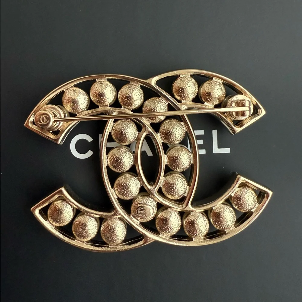 Chanel Pearl CC Gold Brooch - Picture 3 of 7
